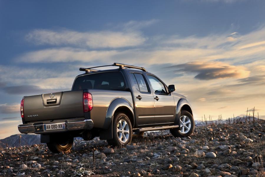  Nissan Navara 2011 года  (фото 15 из 20)